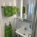 Neu Renoviert Mit Sonnenbalkon Und Netflix Im Zentrum