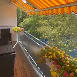 Neu Renoviert Mit Sonnenbalkon Und Netflix Im Zentrum *