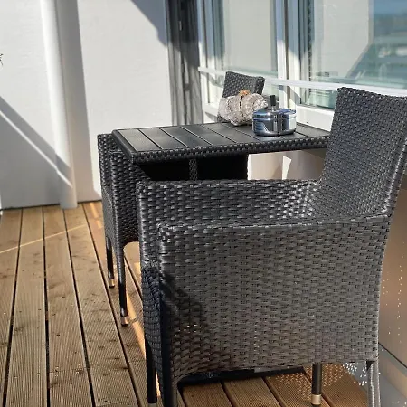 Mit Sonnenbalkon Und Netflix Im Zentrum