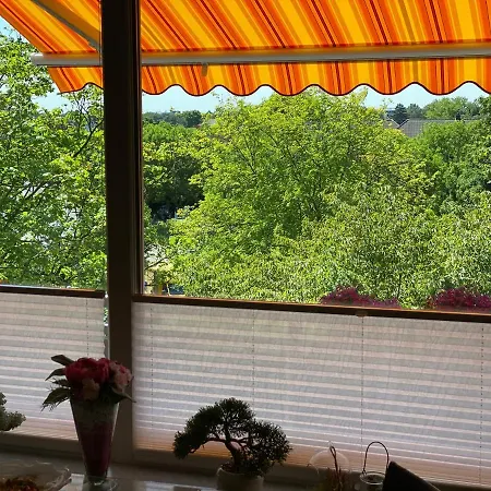 Mit Sonnenbalkon Und Netflix Im Zentrum *