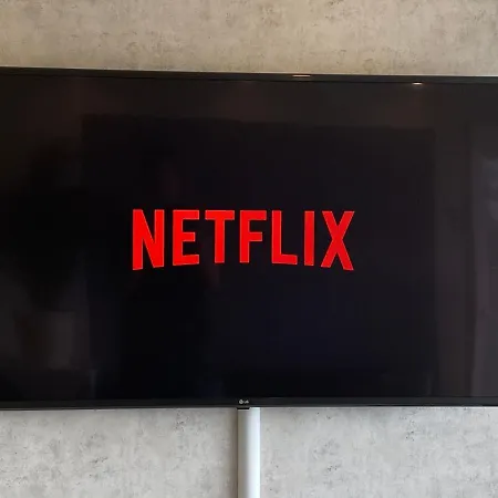 Mit Sonnenbalkon Und Netflix Im Zentrum *