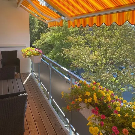 Mit Sonnenbalkon Und Netflix Im Zentrum *