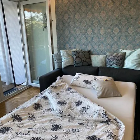 Mit Sonnenbalkon Und Netflix Im Zentrum *