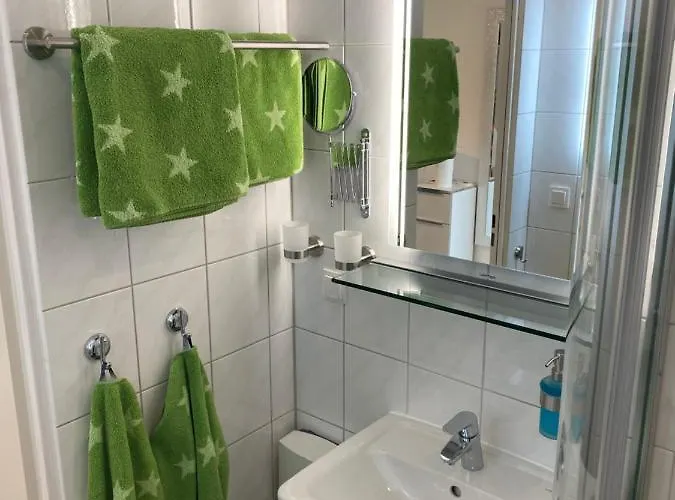 Neu Renoviert Mit Sonnenbalkon Und Netflix Im Zentrum