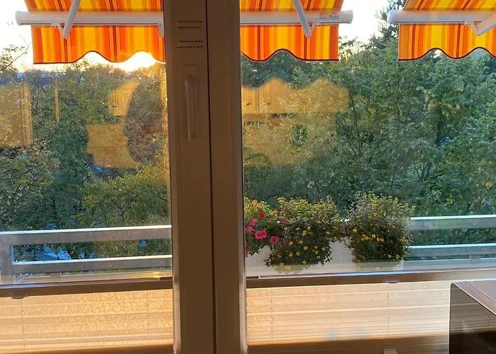 Neu Renoviert Mit Sonnenbalkon Und Netflix Im Zentrum Apartment